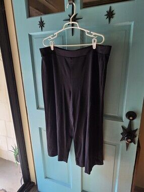 Time and Tru Black Wide-Leg Pull-On Capris